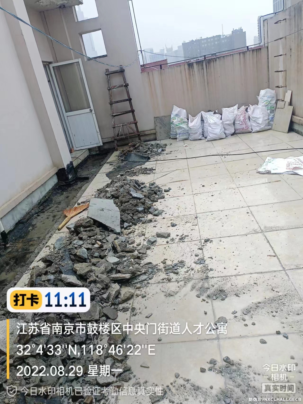 扬州楼顶出现漏水情况应该谁负责？